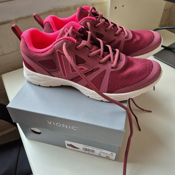 Vionic 335 Mile Sneaker - Picture 1 of 5
